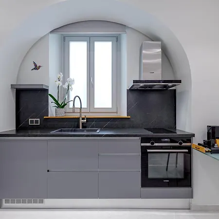 Arches Urban - Old Town Apartment